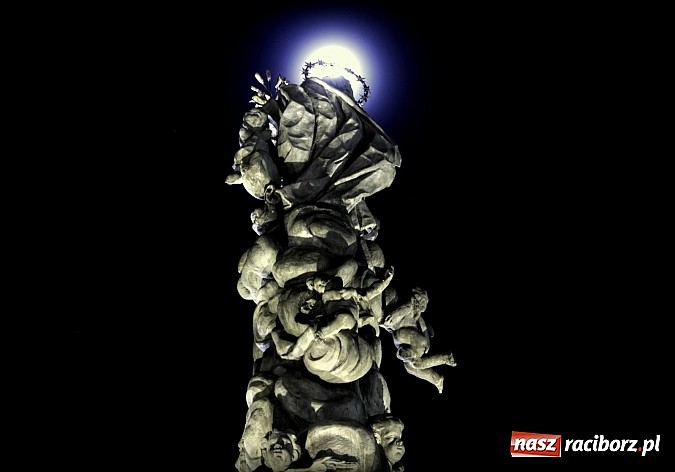 Zdjęcie w galerii na portalu naszraciborz.pl: Raciborski rynek w zimowej, styczniowej szacie wiadomości z regionu