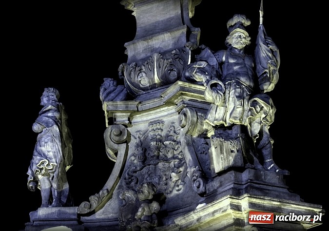 Zdjęcie w galerii na portalu naszraciborz.pl: Raciborski rynek w zimowej, styczniowej szacie wiadomości z regionu