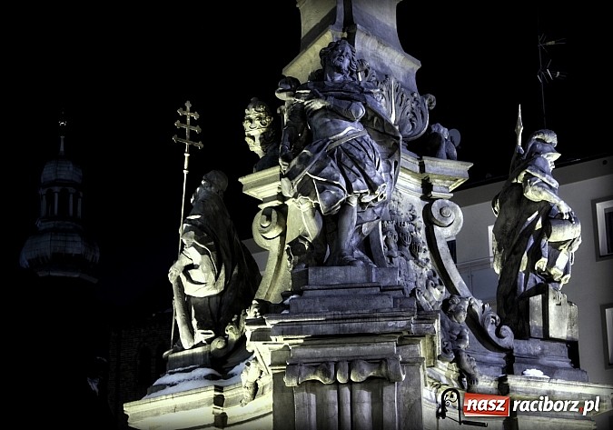 Zdjęcie w galerii na portalu naszraciborz.pl: Raciborski rynek w zimowej, styczniowej szacie wiadomości z regionu