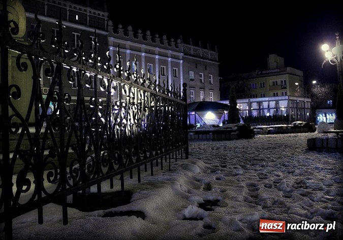 Zdjęcie w galerii na portalu naszraciborz.pl: Raciborski rynek w zimowej, styczniowej szacie wiadomości z regionu