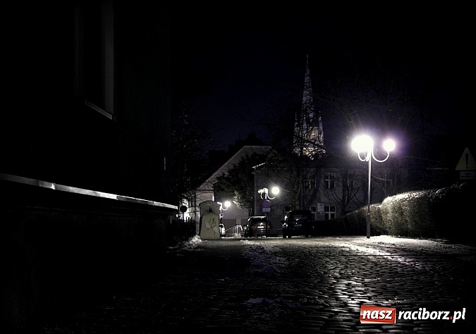 Zdjęcie w galerii na portalu naszraciborz.pl: Raciborski rynek w zimowej, styczniowej szacie wiadomości z regionu