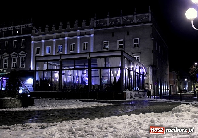 Zdjęcie w galerii na portalu naszraciborz.pl: Raciborski rynek w zimowej, styczniowej szacie wiadomości z regionu