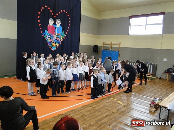 Zdjęcie w galerii na portalu naszraciborz.pl: Dzieci z Górek Śląskich dla babć i dziadków   wiadomości z regionu