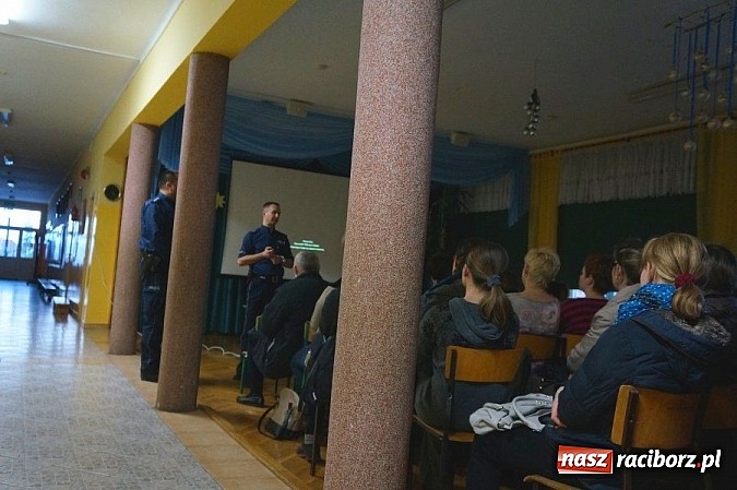 Zdjęcie w galerii na portalu naszraciborz.pl: Spotkanie policjantów z rodzicami w Pawłowie  wiadomości z regionu