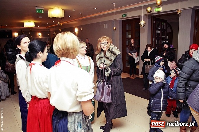 Zdjęcie w galerii na portalu naszraciborz.pl: U starzyk&oacute;w fajrowanie i kolęd wspominanie wiadomości z regionu