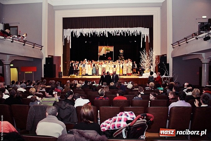 Zdjęcie w galerii na portalu naszraciborz.pl: U starzyk&oacute;w fajrowanie i kolęd wspominanie wiadomości z regionu