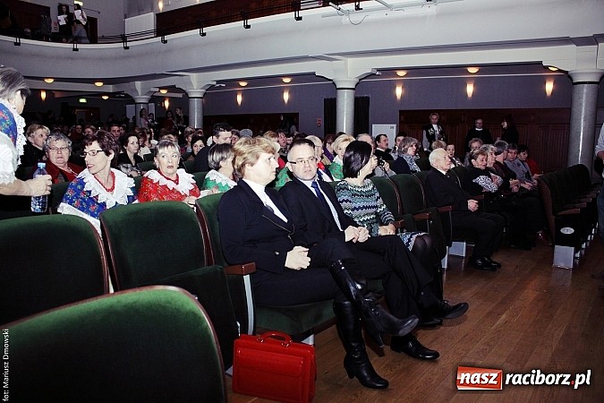 Zdjęcie w galerii na portalu naszraciborz.pl: U starzyk&oacute;w fajrowanie i kolęd wspominanie wiadomości z regionu