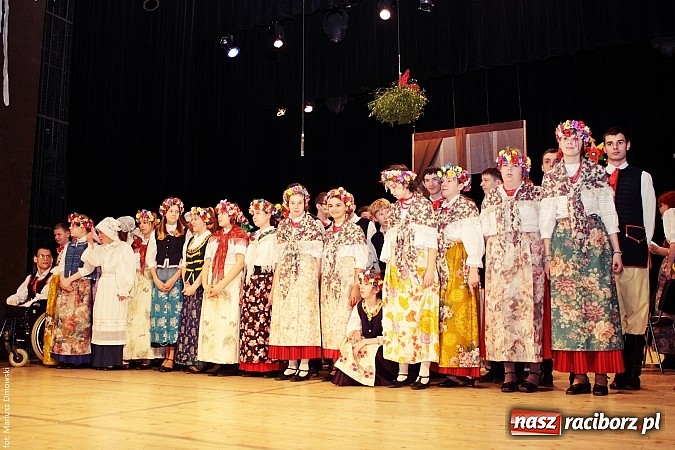 Zdjęcie w galerii na portalu naszraciborz.pl: U starzyk&oacute;w fajrowanie i kolęd wspominanie wiadomości z regionu