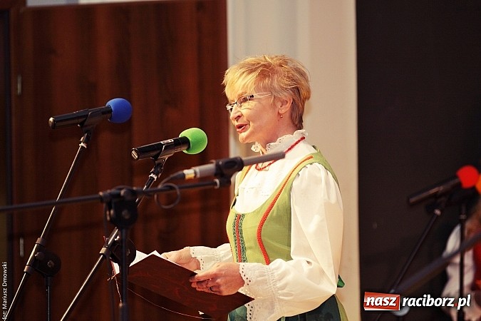 Zdjęcie w galerii na portalu naszraciborz.pl: U starzyk&oacute;w fajrowanie i kolęd wspominanie wiadomości z regionu