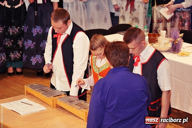 Zdjęcie w galerii na portalu naszraciborz.pl: U starzyk&oacute;w fajrowanie i kolęd wspominanie wiadomości z regionu