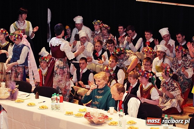 Zdjęcie w galerii na portalu naszraciborz.pl: U starzyk&oacute;w fajrowanie i kolęd wspominanie wiadomości z regionu