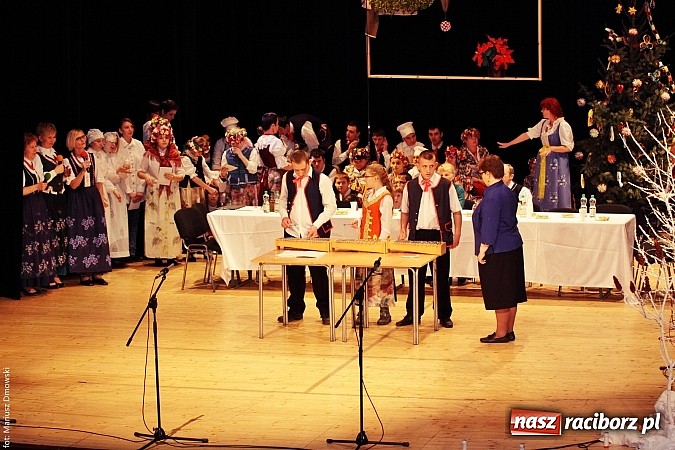 Zdjęcie w galerii na portalu naszraciborz.pl: U starzyk&oacute;w fajrowanie i kolęd wspominanie wiadomości z regionu