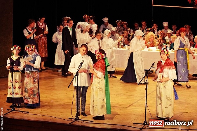 Zdjęcie w galerii na portalu naszraciborz.pl: U starzyk&oacute;w fajrowanie i kolęd wspominanie wiadomości z regionu