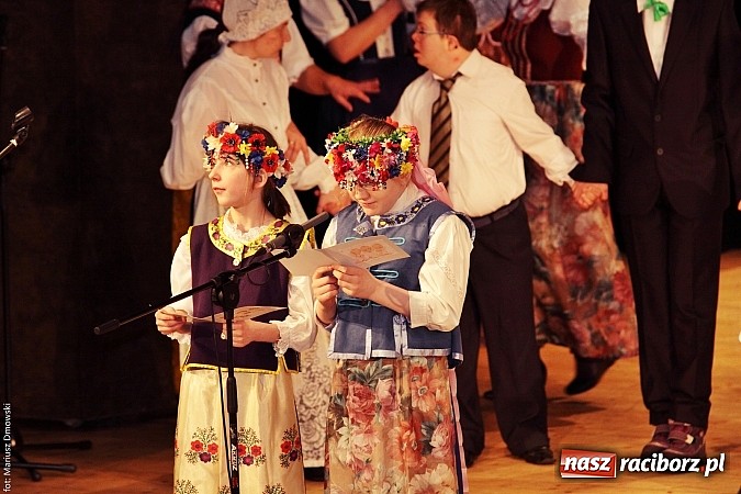 Zdjęcie w galerii na portalu naszraciborz.pl: U starzyk&oacute;w fajrowanie i kolęd wspominanie wiadomości z regionu