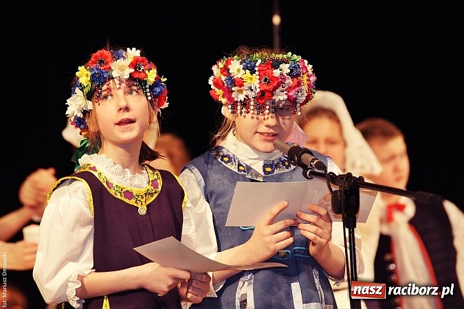 Zdjęcie w galerii na portalu naszraciborz.pl: U starzyk&oacute;w fajrowanie i kolęd wspominanie wiadomości z regionu