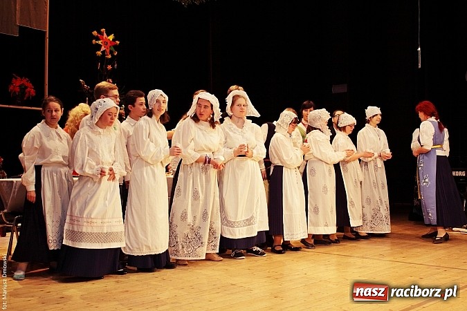 Zdjęcie w galerii na portalu naszraciborz.pl: U starzyk&oacute;w fajrowanie i kolęd wspominanie wiadomości z regionu