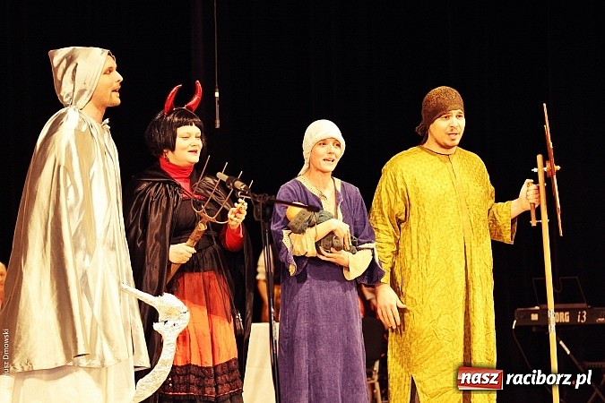 Zdjęcie w galerii na portalu naszraciborz.pl: U starzyk&oacute;w fajrowanie i kolęd wspominanie wiadomości z regionu