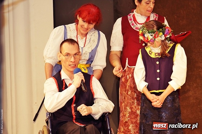 Zdjęcie w galerii na portalu naszraciborz.pl: U starzyk&oacute;w fajrowanie i kolęd wspominanie wiadomości z regionu