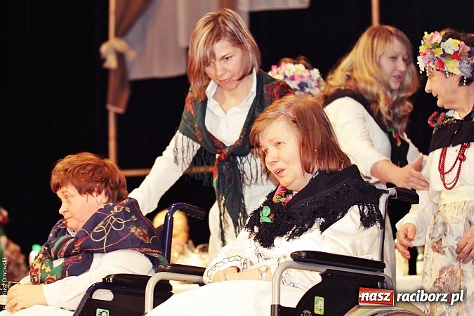 Zdjęcie w galerii na portalu naszraciborz.pl: U starzyk&oacute;w fajrowanie i kolęd wspominanie wiadomości z regionu