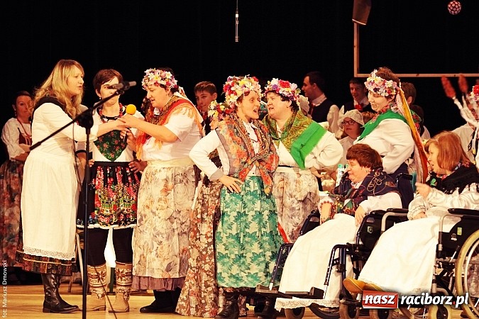 Zdjęcie w galerii na portalu naszraciborz.pl: U starzyk&oacute;w fajrowanie i kolęd wspominanie wiadomości z regionu