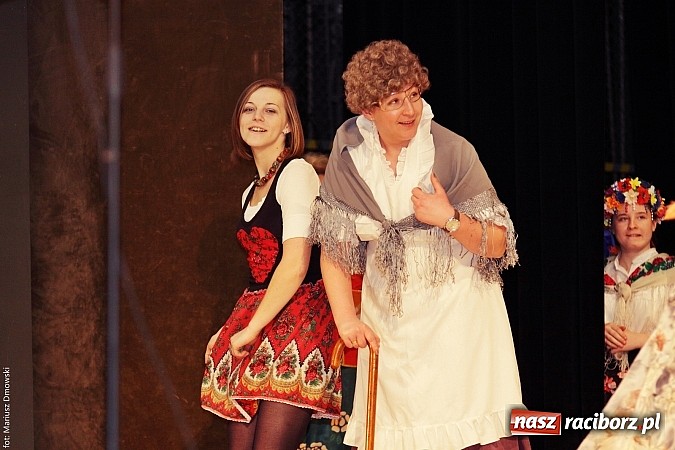 Zdjęcie w galerii na portalu naszraciborz.pl: U starzyk&oacute;w fajrowanie i kolęd wspominanie wiadomości z regionu