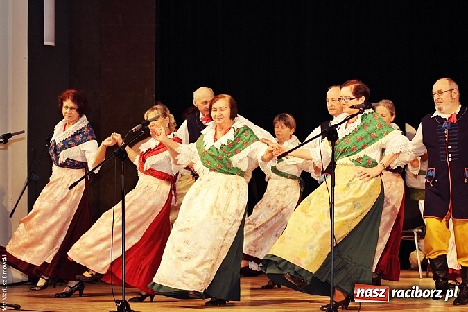 Zdjęcie w galerii na portalu naszraciborz.pl: U starzyk&oacute;w fajrowanie i kolęd wspominanie wiadomości z regionu