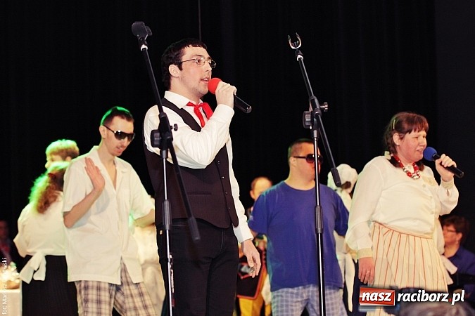 Zdjęcie w galerii na portalu naszraciborz.pl: U starzyk&oacute;w fajrowanie i kolęd wspominanie wiadomości z regionu