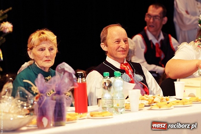 Zdjęcie w galerii na portalu naszraciborz.pl: U starzyk&oacute;w fajrowanie i kolęd wspominanie wiadomości z regionu