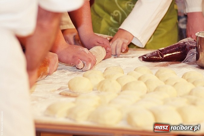 Zdjęcie w galerii na portalu naszraciborz.pl: U starzyk&oacute;w fajrowanie i kolęd wspominanie wiadomości z regionu