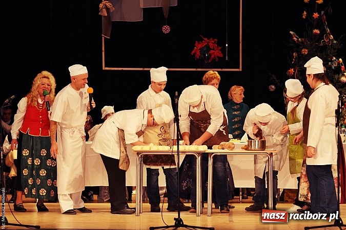 Zdjęcie w galerii na portalu naszraciborz.pl: U starzyk&oacute;w fajrowanie i kolęd wspominanie wiadomości z regionu