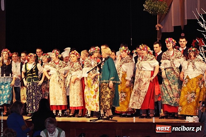 Zdjęcie w galerii na portalu naszraciborz.pl: U starzyk&oacute;w fajrowanie i kolęd wspominanie wiadomości z regionu