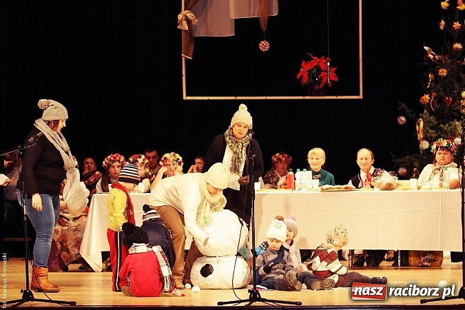 Zdjęcie w galerii na portalu naszraciborz.pl: U starzyk&oacute;w fajrowanie i kolęd wspominanie wiadomości z regionu