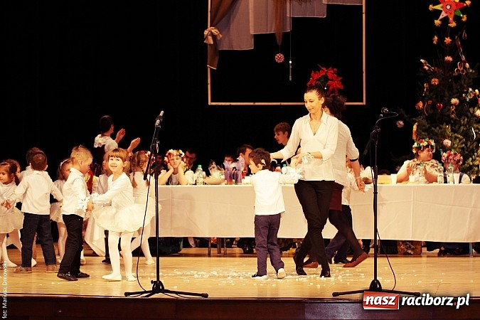 Zdjęcie w galerii na portalu naszraciborz.pl: U starzyk&oacute;w fajrowanie i kolęd wspominanie wiadomości z regionu