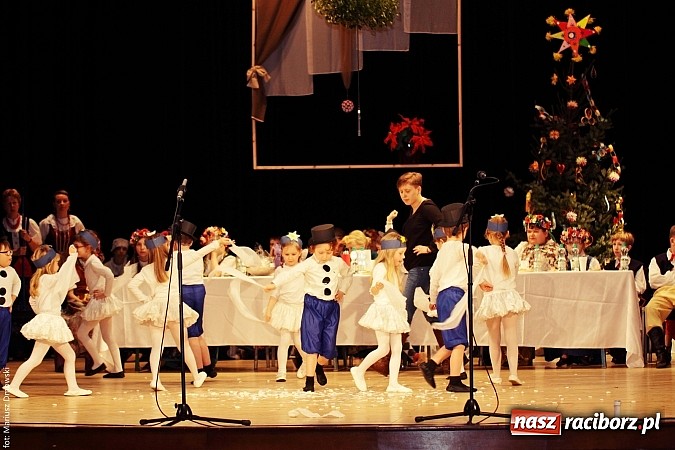 Zdjęcie w galerii na portalu naszraciborz.pl: U starzyk&oacute;w fajrowanie i kolęd wspominanie wiadomości z regionu