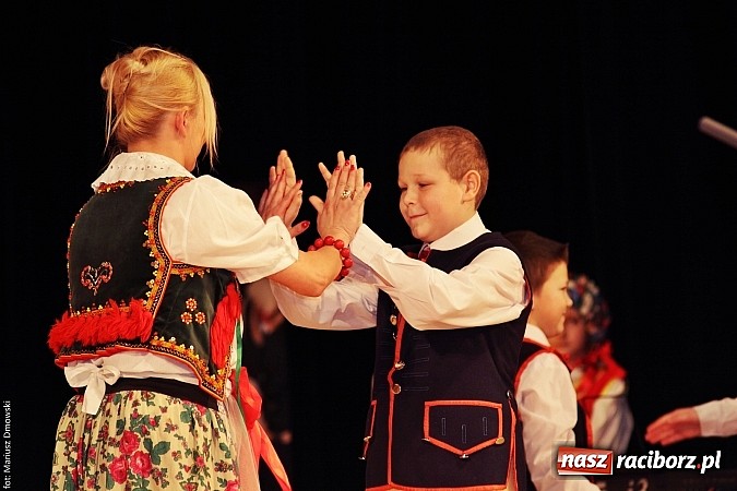 Zdjęcie w galerii na portalu naszraciborz.pl: U starzyk&oacute;w fajrowanie i kolęd wspominanie wiadomości z regionu