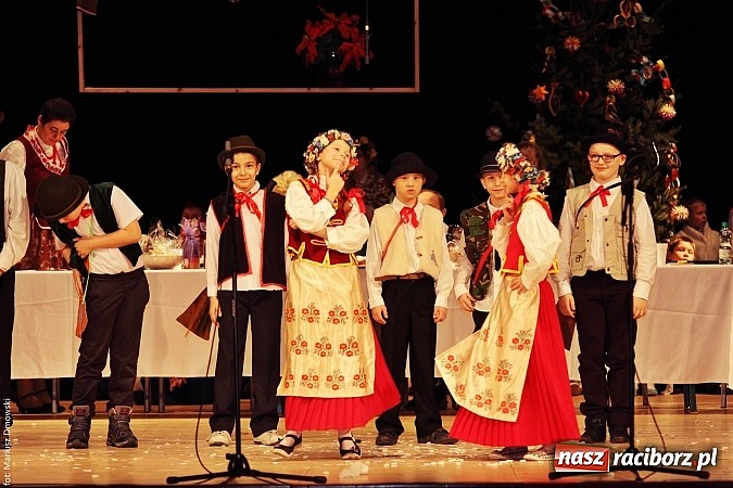 Zdjęcie w galerii na portalu naszraciborz.pl: U starzyk&oacute;w fajrowanie i kolęd wspominanie wiadomości z regionu