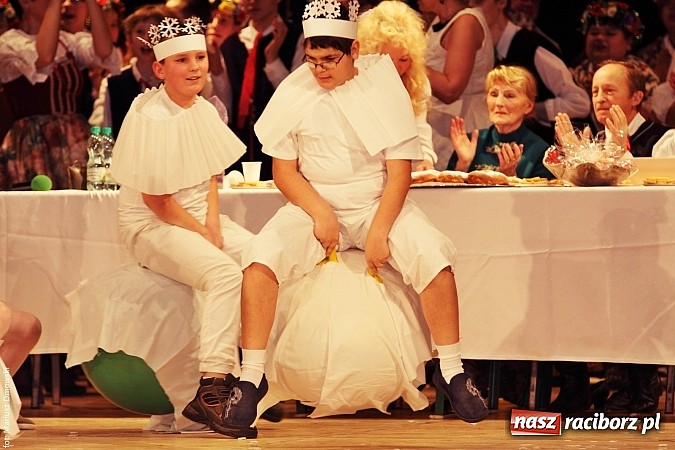 Zdjęcie w galerii na portalu naszraciborz.pl: U starzyk&oacute;w fajrowanie i kolęd wspominanie wiadomości z regionu