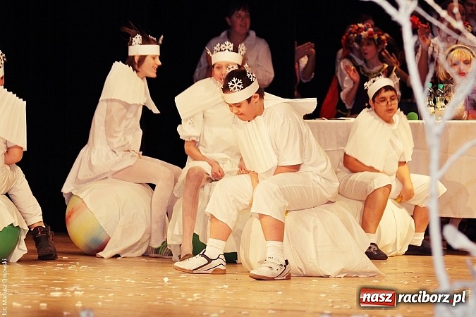 Zdjęcie w galerii na portalu naszraciborz.pl: U starzyk&oacute;w fajrowanie i kolęd wspominanie wiadomości z regionu