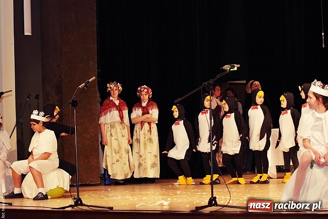 Zdjęcie w galerii na portalu naszraciborz.pl: U starzyk&oacute;w fajrowanie i kolęd wspominanie wiadomości z regionu