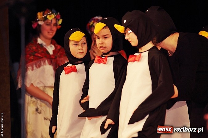 Zdjęcie w galerii na portalu naszraciborz.pl: U starzyk&oacute;w fajrowanie i kolęd wspominanie wiadomości z regionu