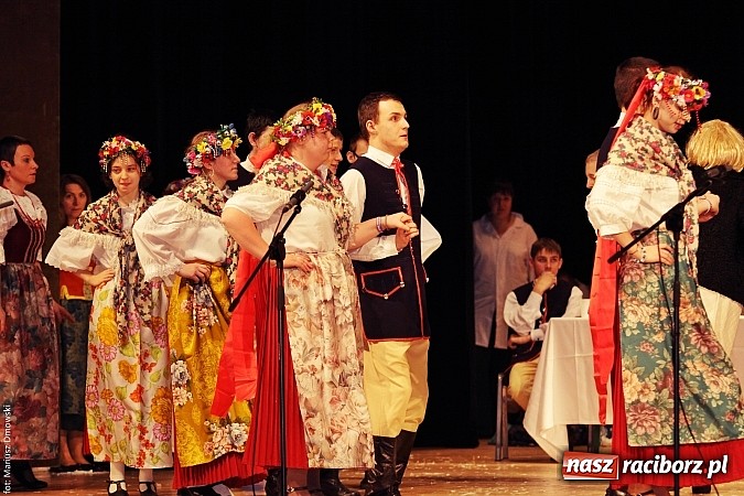 Zdjęcie w galerii na portalu naszraciborz.pl: U starzyk&oacute;w fajrowanie i kolęd wspominanie wiadomości z regionu