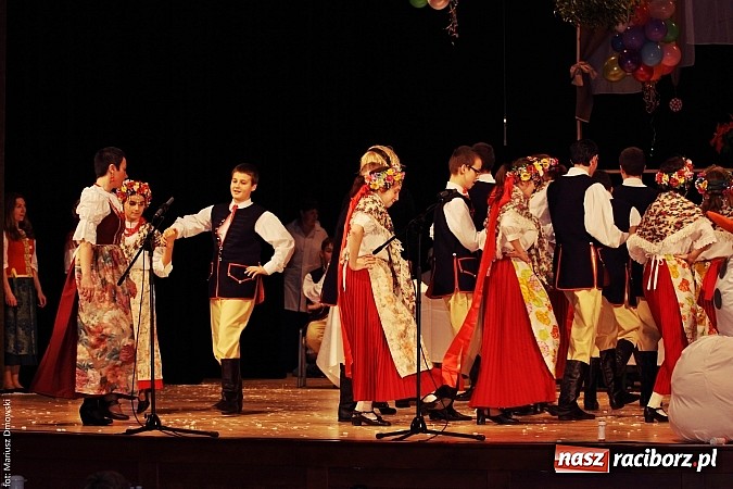 Zdjęcie w galerii na portalu naszraciborz.pl: U starzyk&oacute;w fajrowanie i kolęd wspominanie wiadomości z regionu