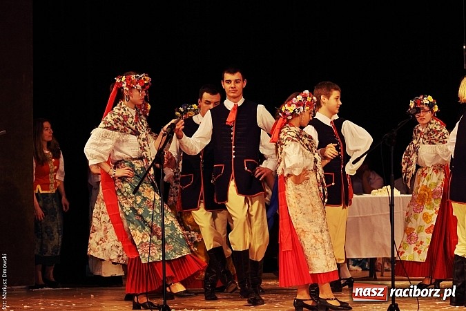 Zdjęcie w galerii na portalu naszraciborz.pl: U starzyk&oacute;w fajrowanie i kolęd wspominanie wiadomości z regionu