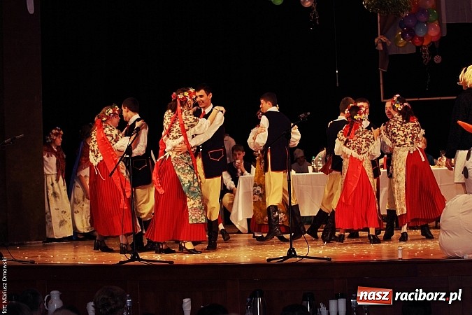 Zdjęcie w galerii na portalu naszraciborz.pl: U starzyk&oacute;w fajrowanie i kolęd wspominanie wiadomości z regionu