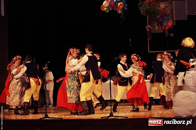 Zdjęcie w galerii na portalu naszraciborz.pl: U starzyk&oacute;w fajrowanie i kolęd wspominanie wiadomości z regionu