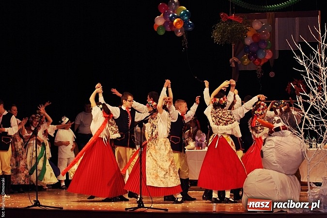 Zdjęcie w galerii na portalu naszraciborz.pl: U starzyk&oacute;w fajrowanie i kolęd wspominanie wiadomości z regionu