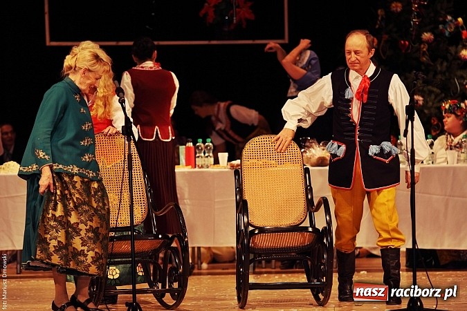 Zdjęcie w galerii na portalu naszraciborz.pl: U starzyk&oacute;w fajrowanie i kolęd wspominanie wiadomości z regionu