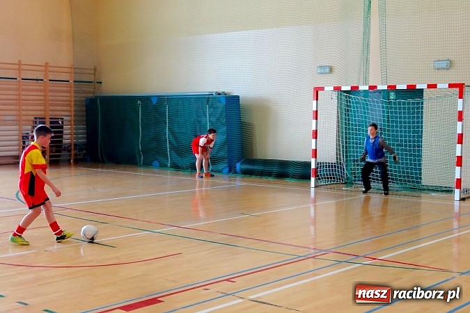 Zdjęcie w galerii na portalu naszraciborz.pl: Powiatowy turniej piłki nożnej. Krowiarki zwycięskie, Nędza druga wiadomości z regionu