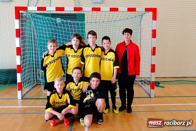 Zdjęcie w galerii na portalu naszraciborz.pl: Powiatowy turniej piłki nożnej. Krowiarki zwycięskie, Nędza druga wiadomości z regionu