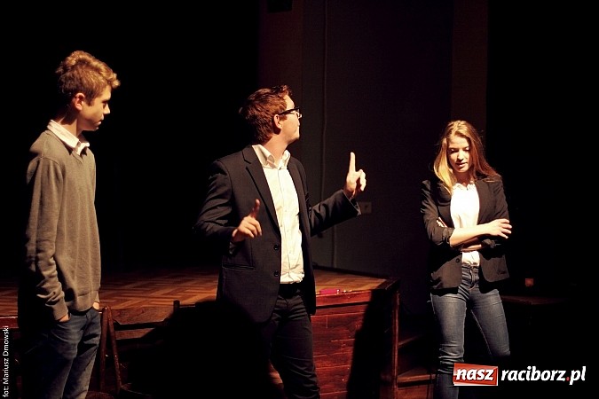 Zdjęcie w galerii na portalu naszraciborz.pl: Grupa Teatralna 4 ŚCIANA I zaprezentowała Casting wiadomości z regionu